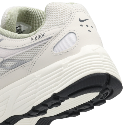 Nike P-6000 - Primaire-College Chaussures – Platinum Tint-Metallic Silver-Sail