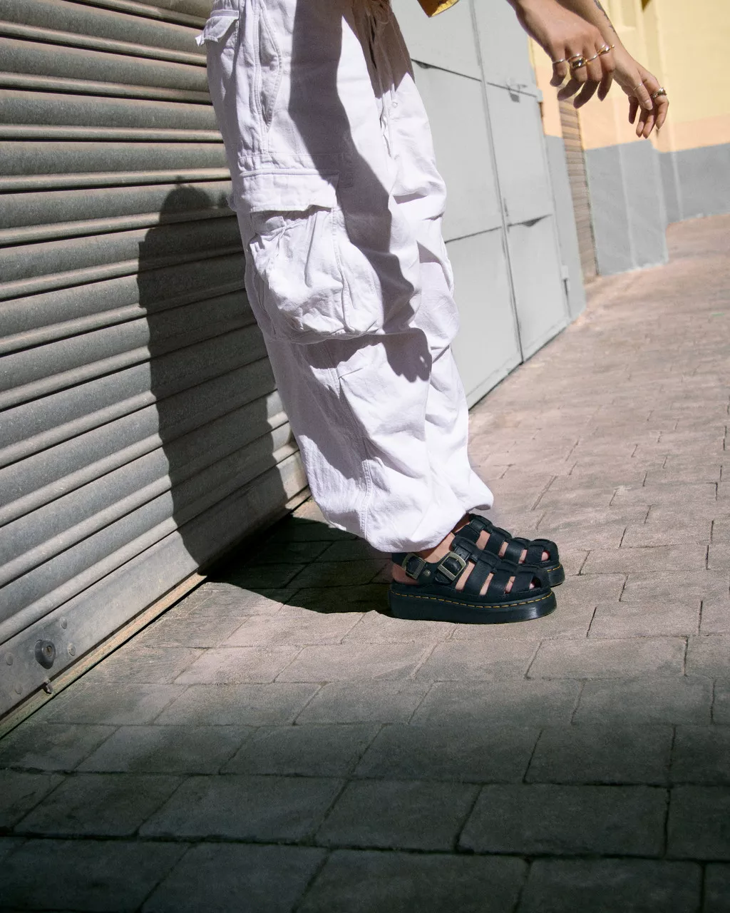 DR MthtartenS Wrenlie Grizzly Leather Fisherman Sandals