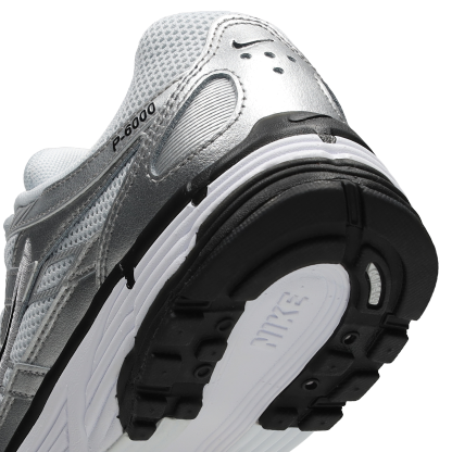 Nike P-6000 - Femme Chaussures – White-Black-Metallic Silver