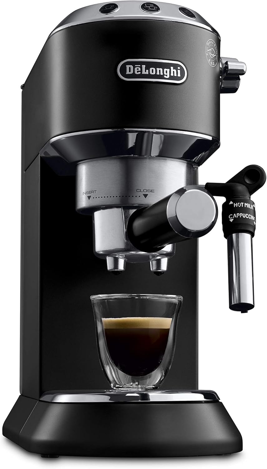 De'Longhi Dedica Style EC685.M, Machine à Expresso avec Buse à Mousse de Lait Professionnelle, Seulement 15 cm de Large, Réservoir de 1 L, Boîtier en Métal, Compatible avec les Dosettes E.S.E, Métal