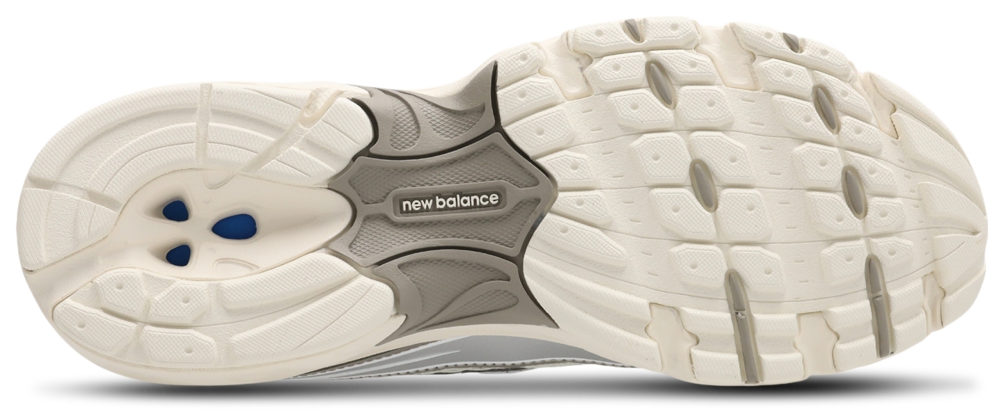 New Balance 740 - Femme Chaussures – Sea Salt-Arid Stone-Silver Metallic Mu2