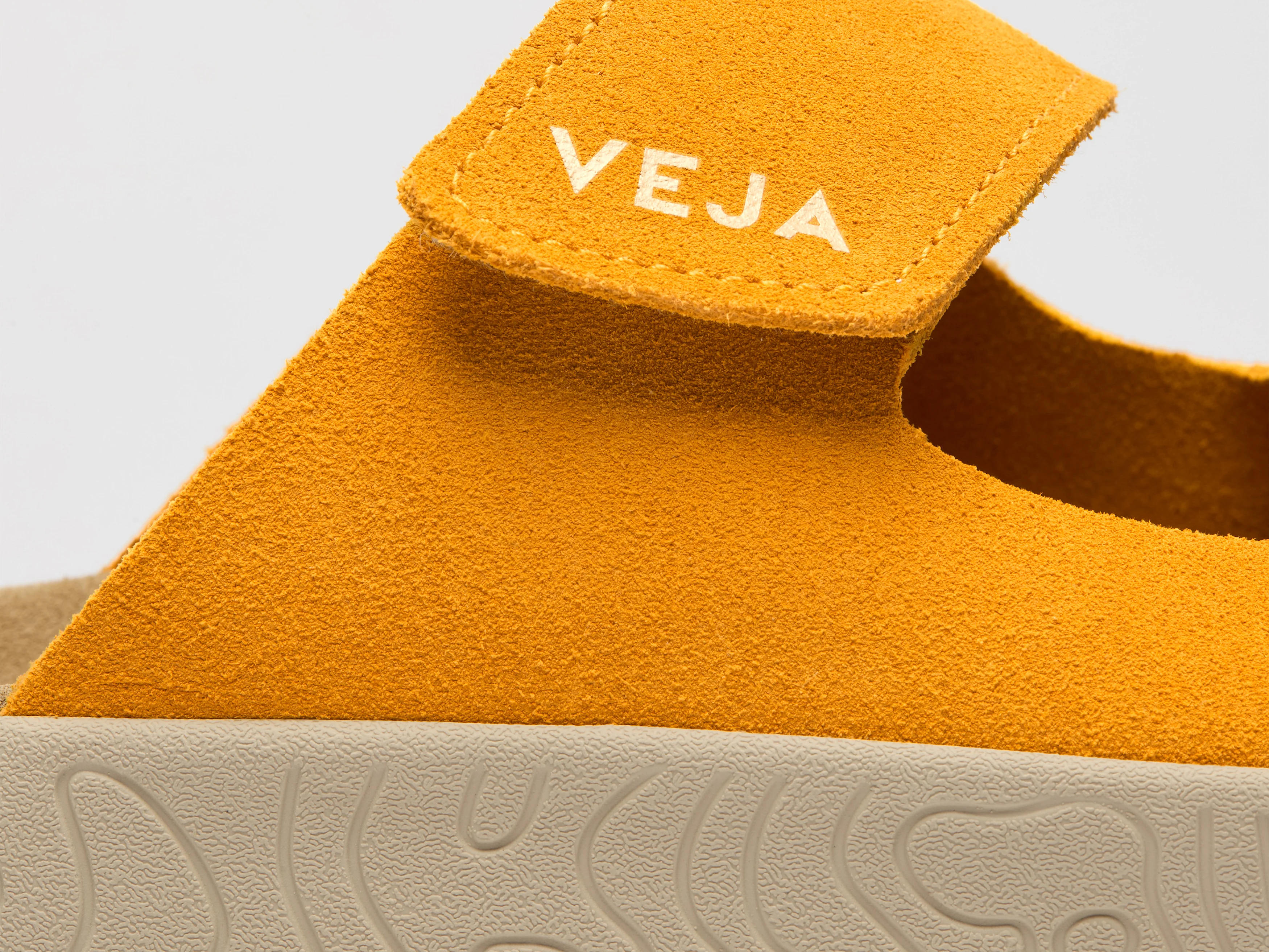 ETNA SUEDE SAFRAN ALMOND