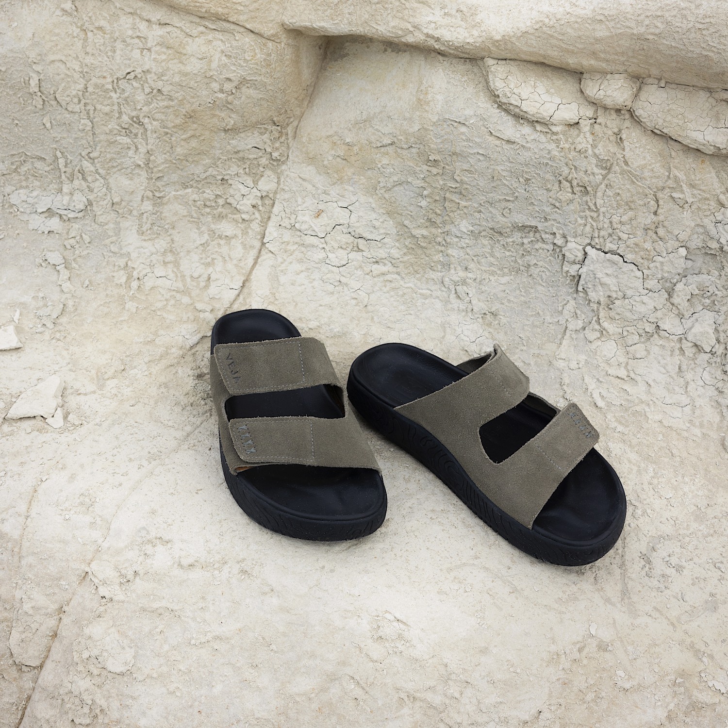 ETNA SUEDE KAKI BLACK