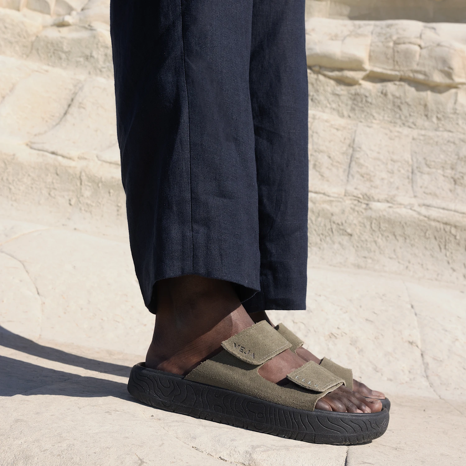 ETNA SUEDE KAKI BLACK