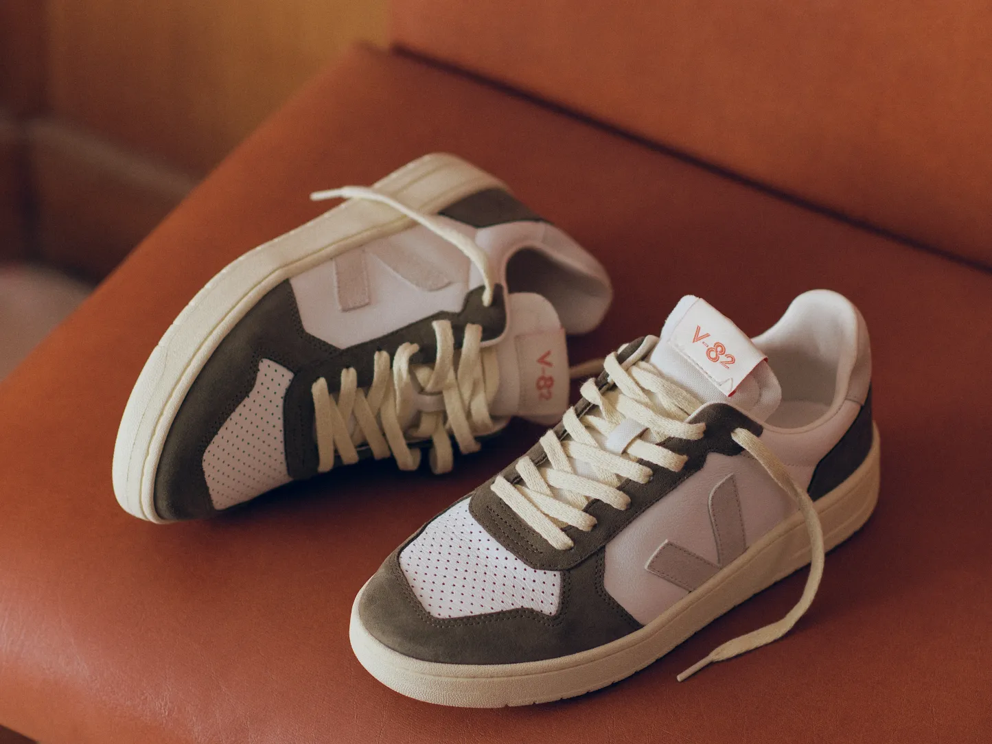 V-82 LEATHER WHITE NATURAL KAKI