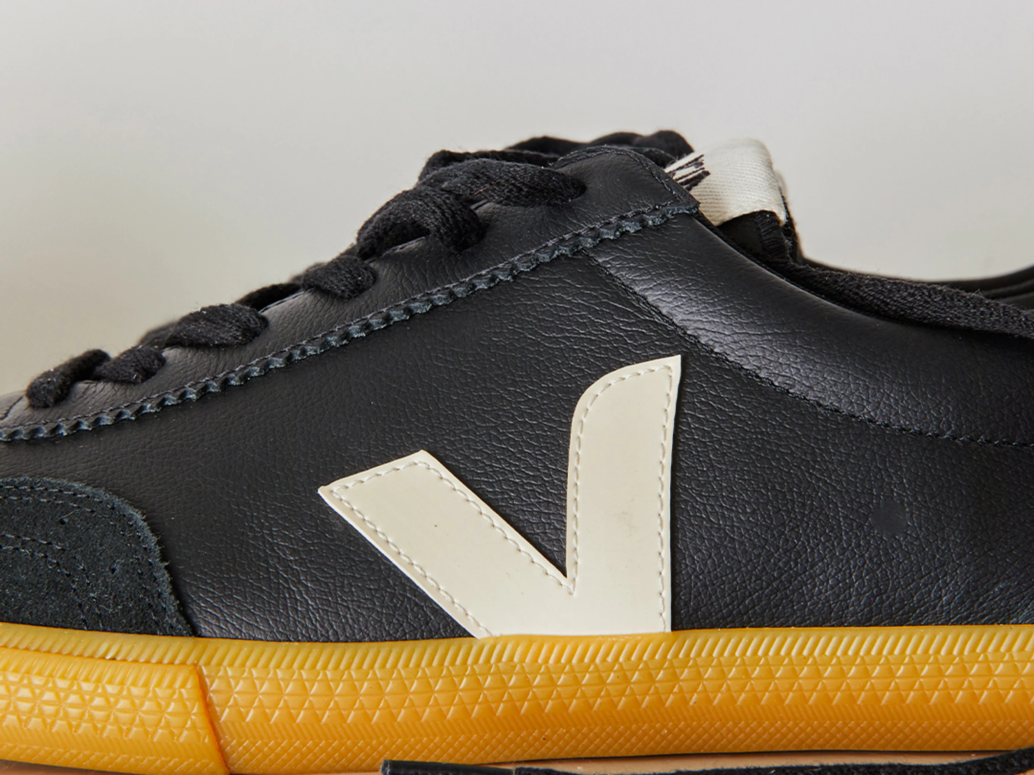 VOLLEY LEATHER BLACK PIERRE