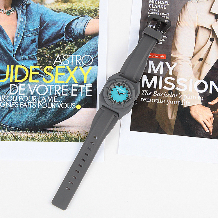 RÉ-NEGADE GREY TIFF