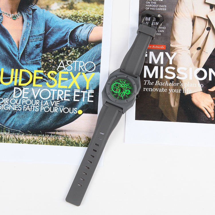 É-CCENTRIC GRÉY GRÉEN