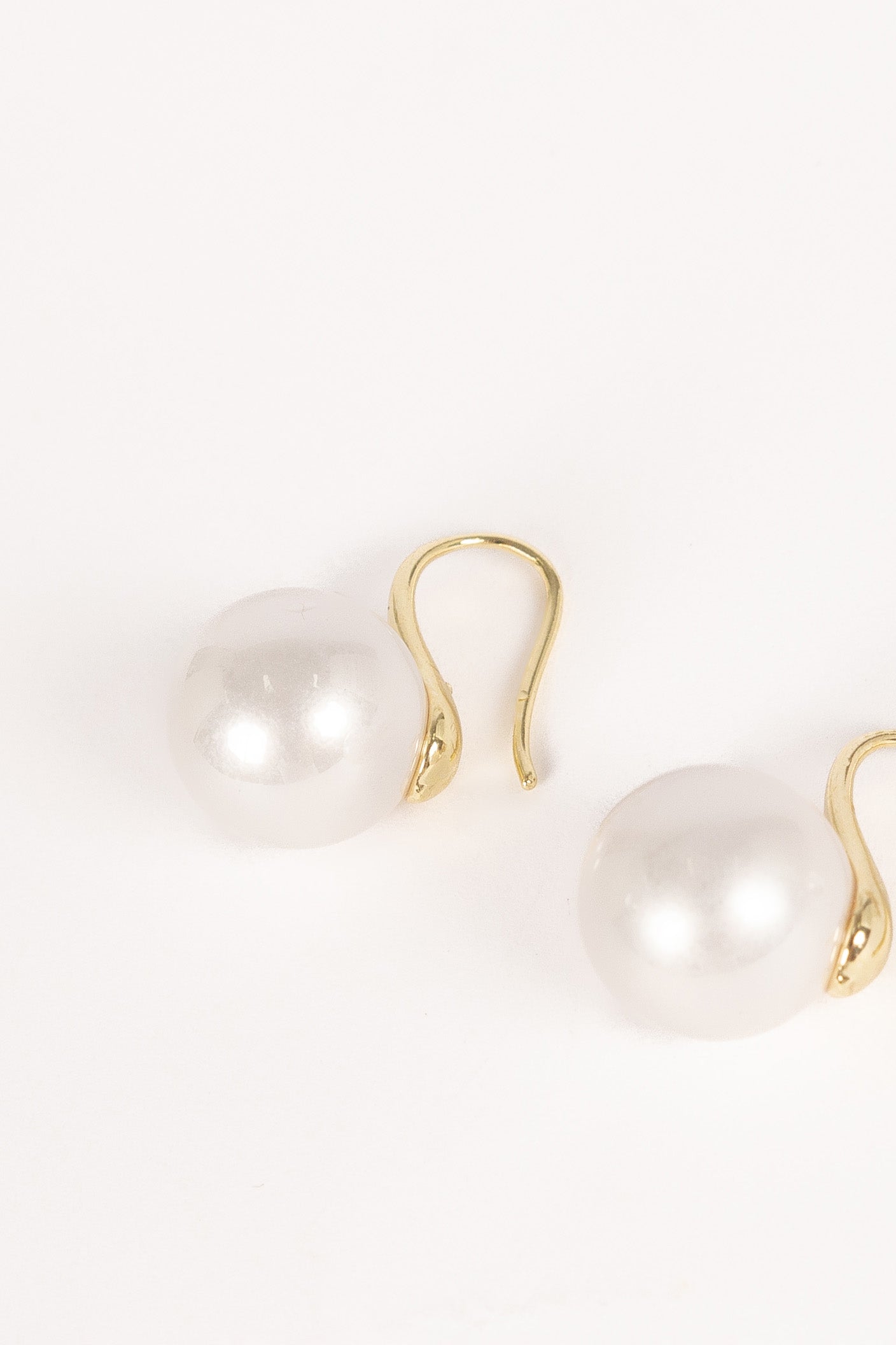 Daniella Pearl Earrings - Gold-Aur Fashion