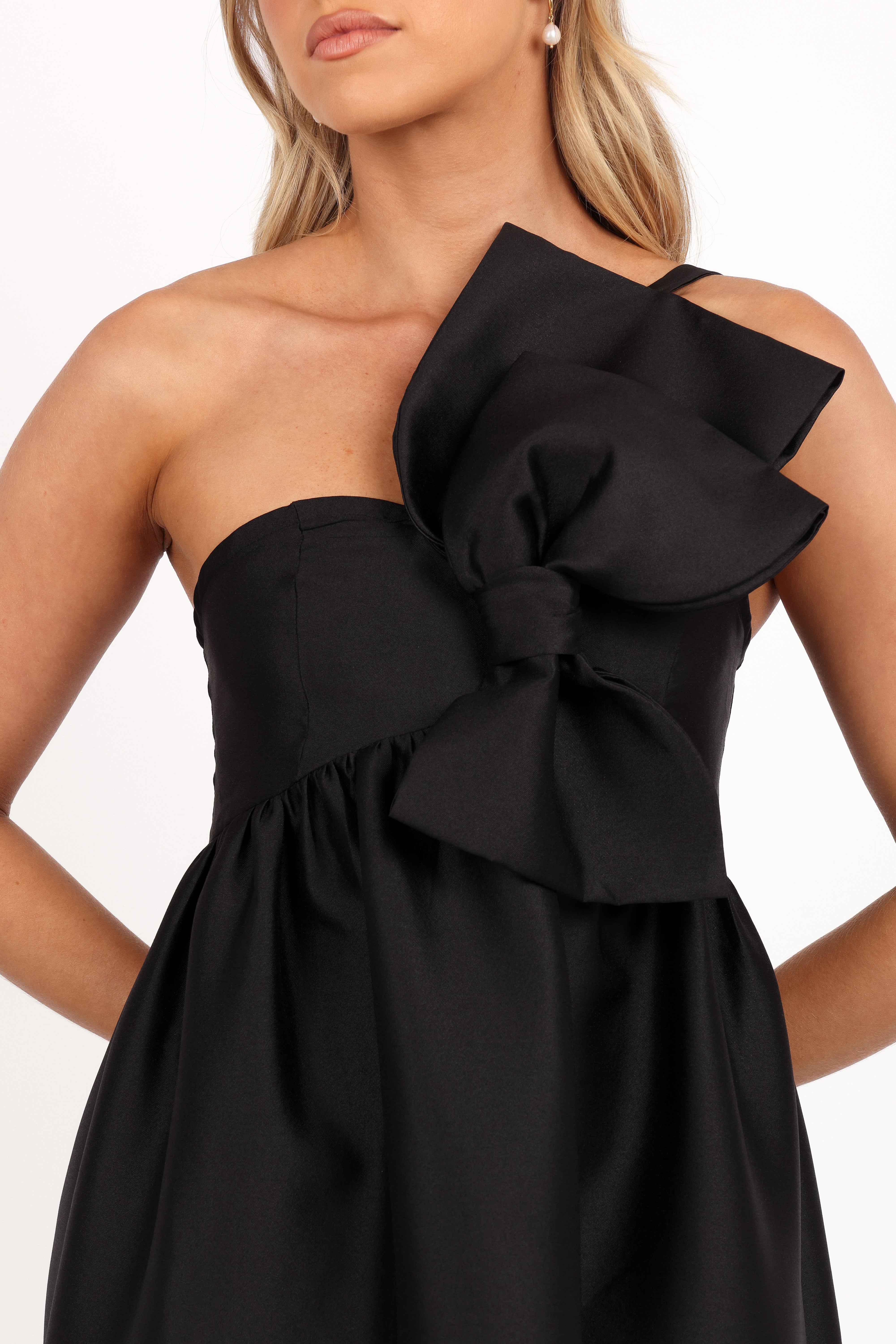 Betina Bow Front Maxi Dress - Black-Aur Fashion