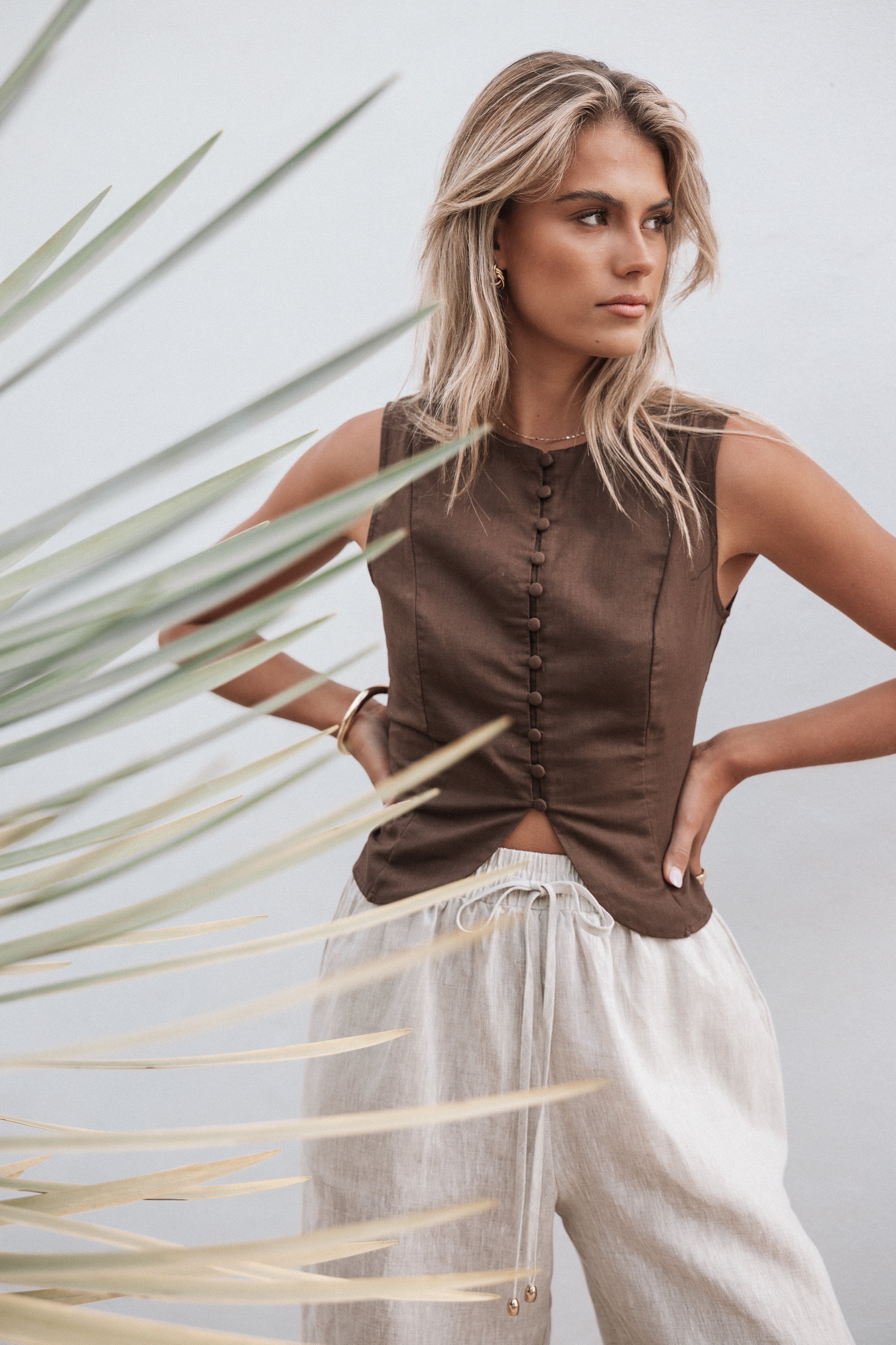 Daniella Linen Vest - Chocolate Brown-Aur Fashion