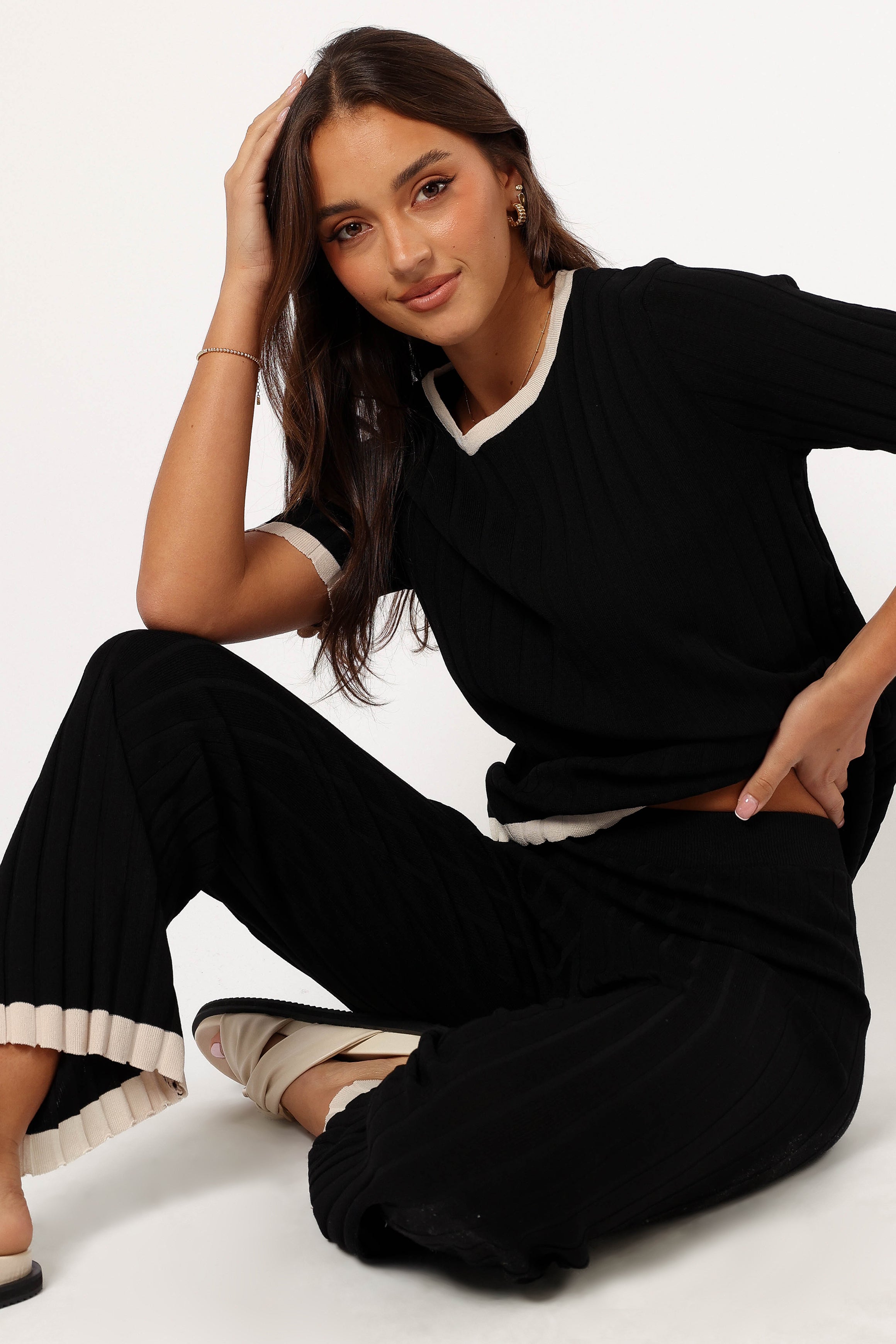 Henrie Knit Set - Black Beige-Aur Fashion