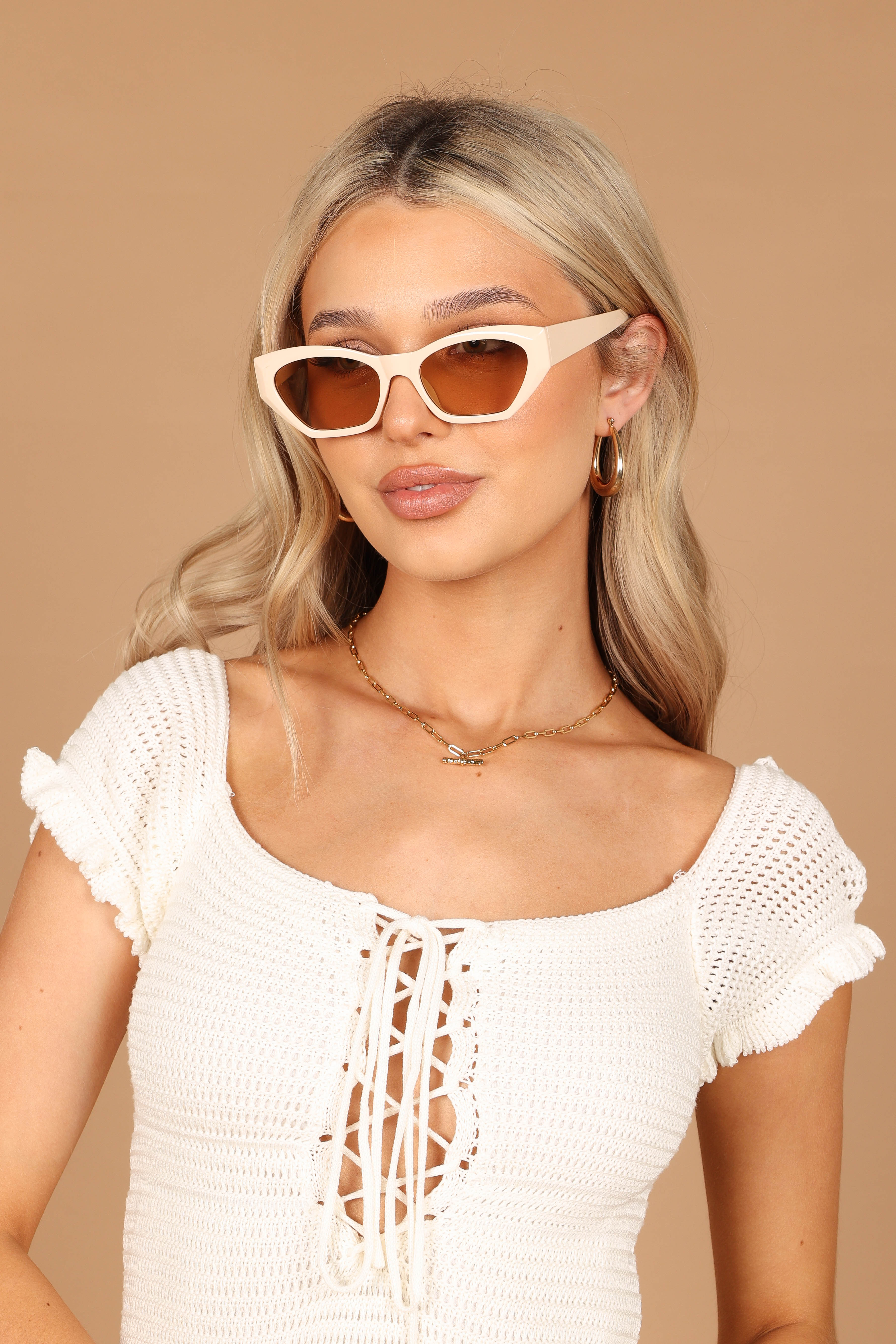 Augie Sunglasses - Beige-Aur Fashion