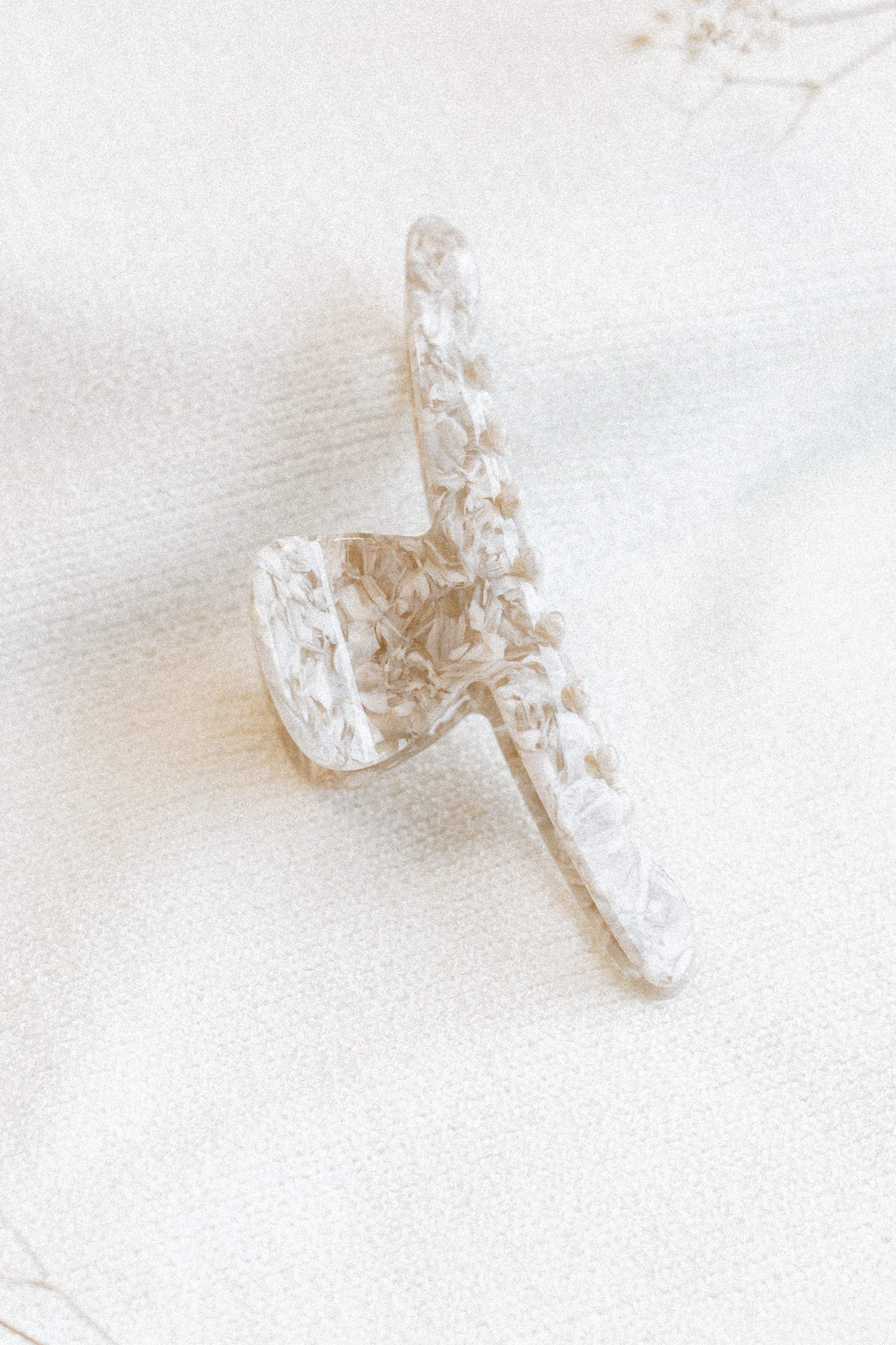 Linnea Hairclip - Pearl Beige-Aur Fashion