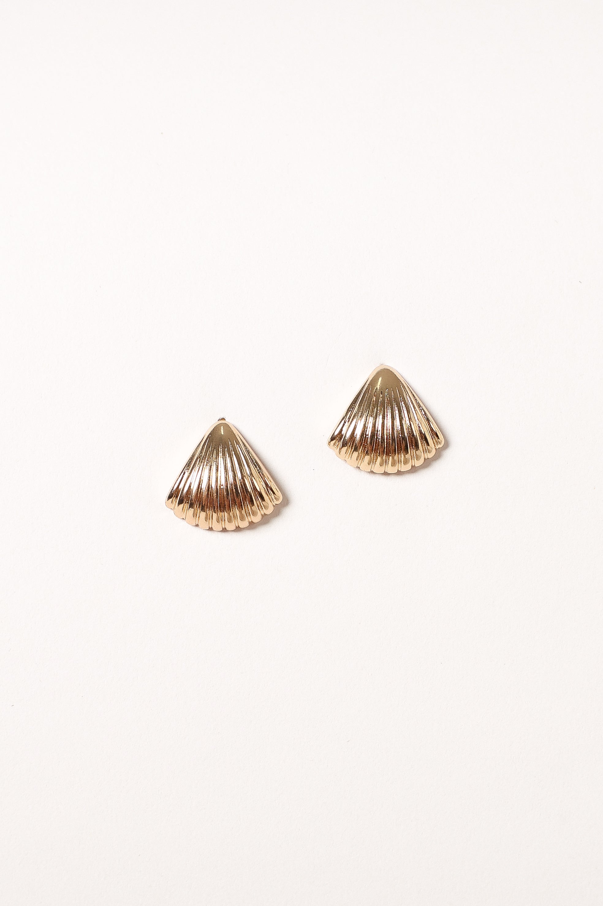 Shell Shaped Earrings - Gold-Aur Fashion