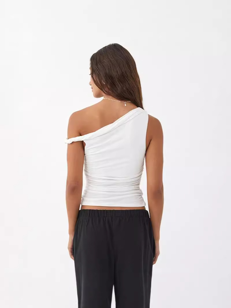 Sleeveless T-shirt