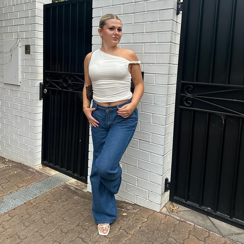Sleeveless T-shirt