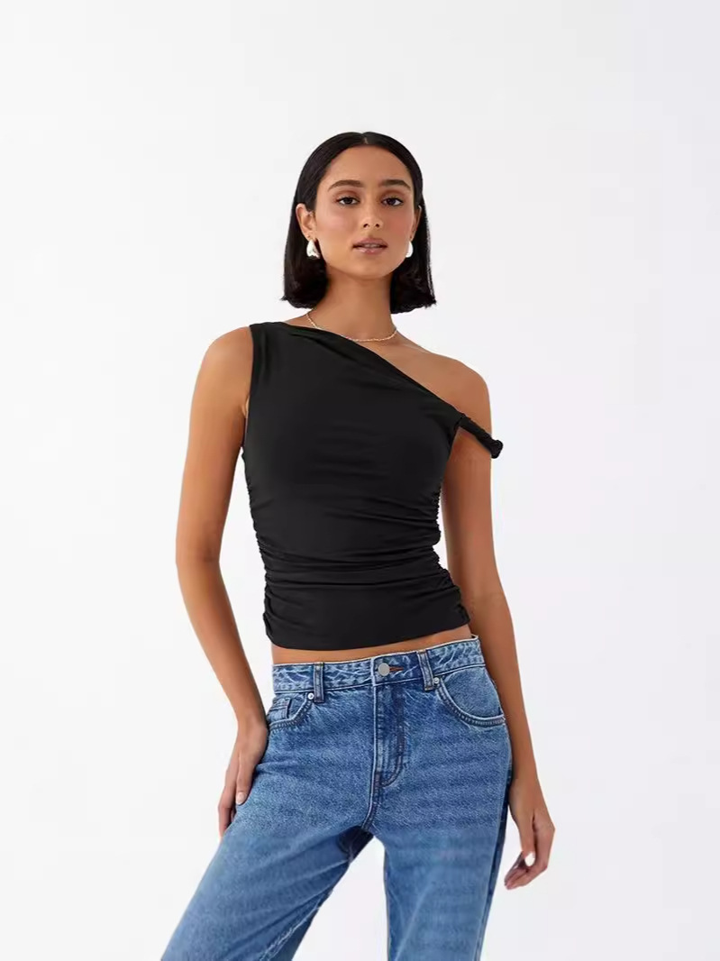 Sleeveless T-shirt