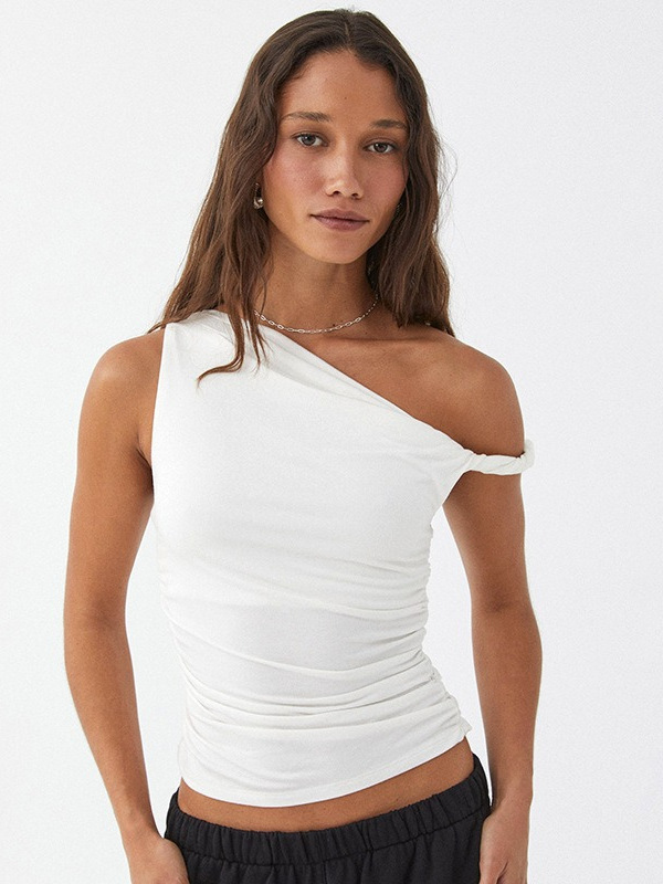 Sleeveless T-shirt