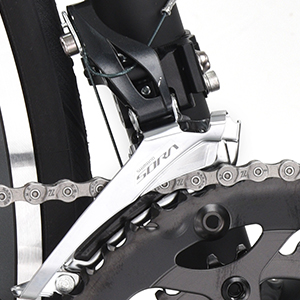 Con cambio delantero SHIMANO SORA