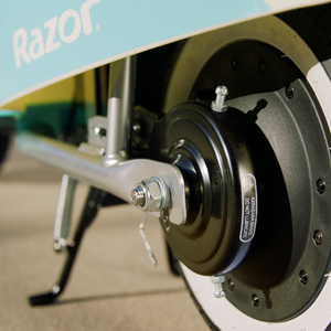 Razor: Freno y Rueda Trasera;  Moto El&eacute;ctrica; Ruedas Neum&aacute;ticas; Ni&ntilde;as