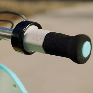 Razor; Acelerador de agarre giratorio en el lado derecho; Moto El&eacute;ctrica; Ni&ntilde;as; Ruedas Neum&aacute;ticas