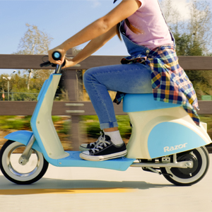 Razor; Ni&ntilde;as Paseando en Pocket Mod Petite Scooter;Moto El&eacute;ctrica; Ni&ntilde;as; Ruedas Neum&aacute;ticas