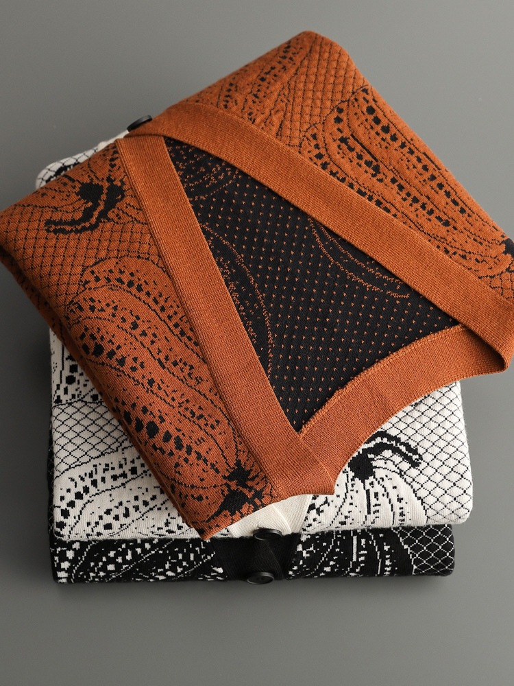 "Men's wool sweater with a 3D pumpkin knit pattern."