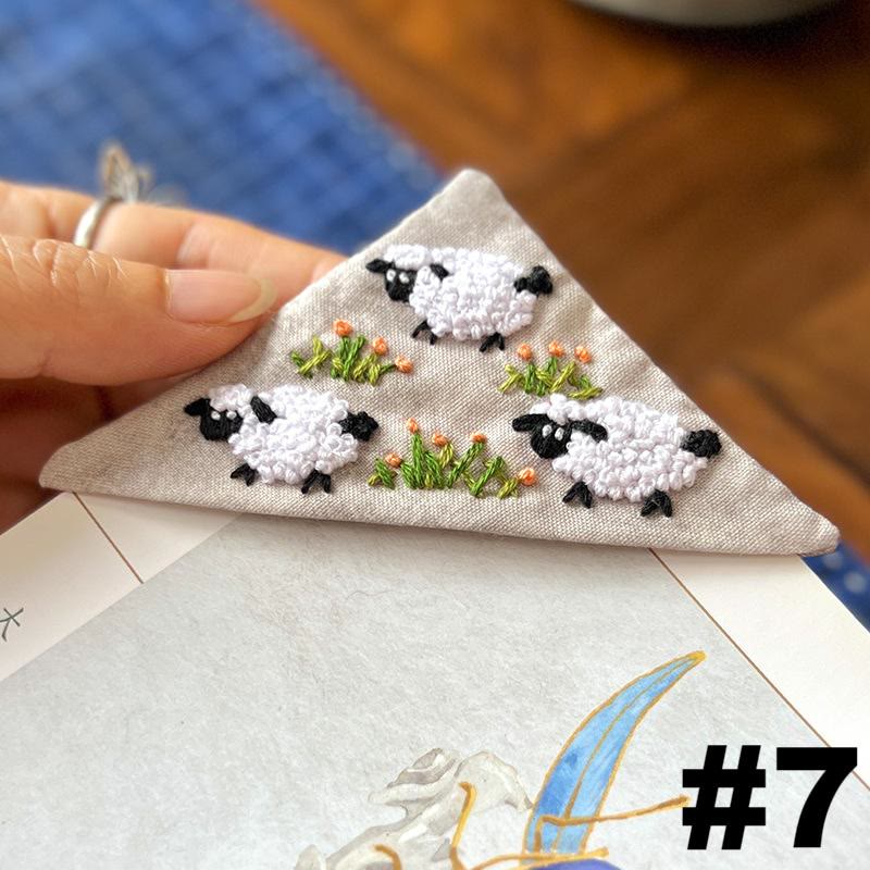 Dreieckiges Lesezeichen-Stickset | Lesezeichen mit Blumenmuster | Geschenk für Bücherliebhaber - #7 - image 10