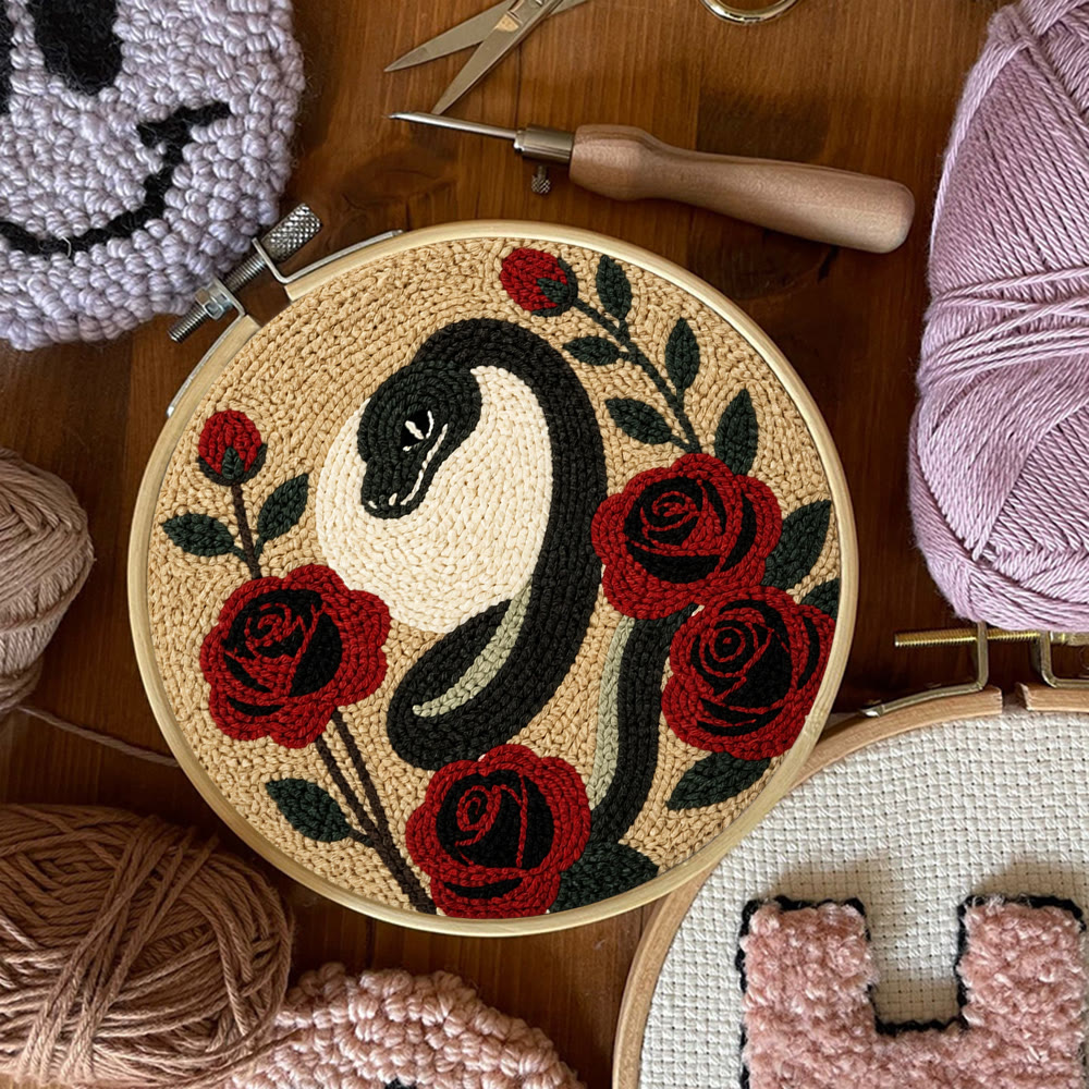 Schlangen- und Rosen-Punch-Needle-Set – Anfängerfreundliche gotische Stickerei | Ästhetische florale Wandkunst - image 9