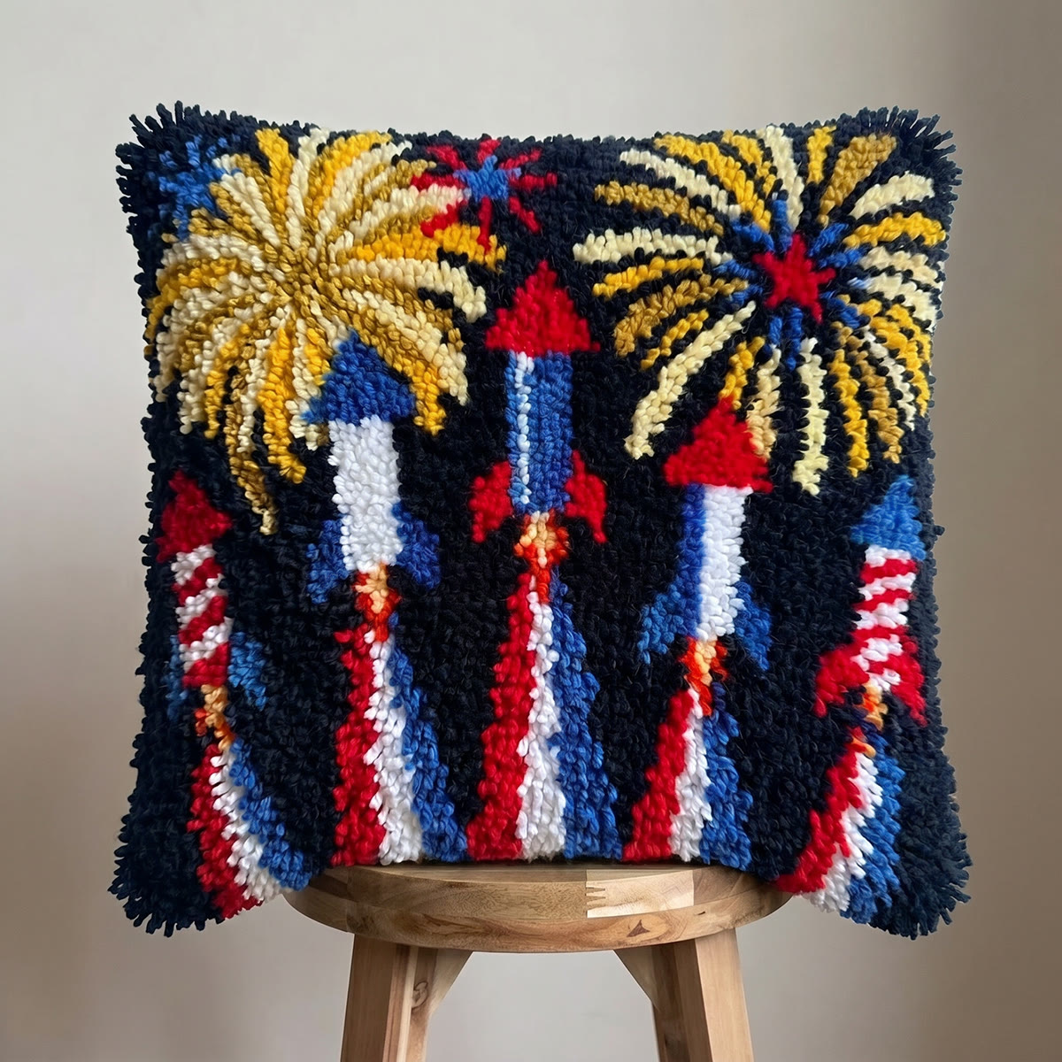 Rubbyoo Knüpfkissen-Set – Feuerwerksmotiv | Geschenk zum 250. Jahrestag der USA | Gemütliche Dekoration für die Feiertage - image 6