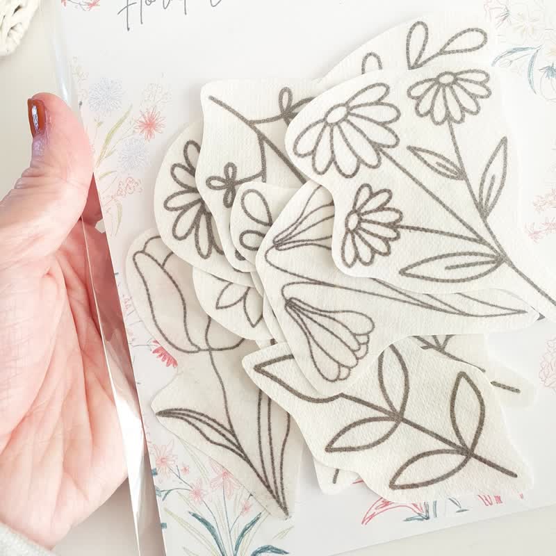 Stickmuster mit blühenden Blumen | Stickerei für Kleidung - image 1