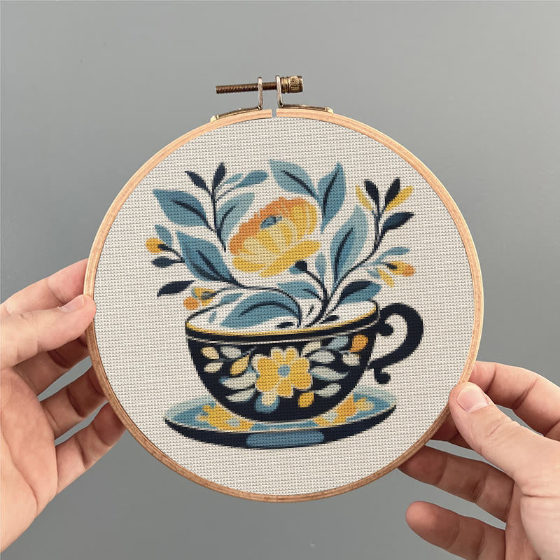 Kreuzstich-Set – Blumen-Teetasse | Elegante Handarbeit | Stickrahmen-Dekoration zum Aufhängen - image 4