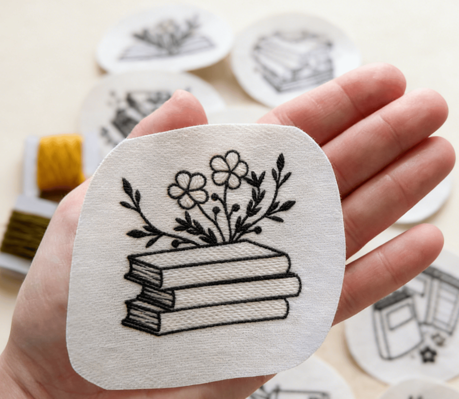Blumenstickmuster für Bücher | Bezaubernde Stickkunst | Geschenke für DIY-Bastler - image 2