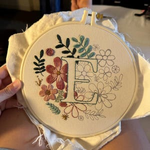 Blumenalphabet-Stickmuster | DIY-Bastelidee | Perfektes Geschenk für Stickbegeisterte - image 4