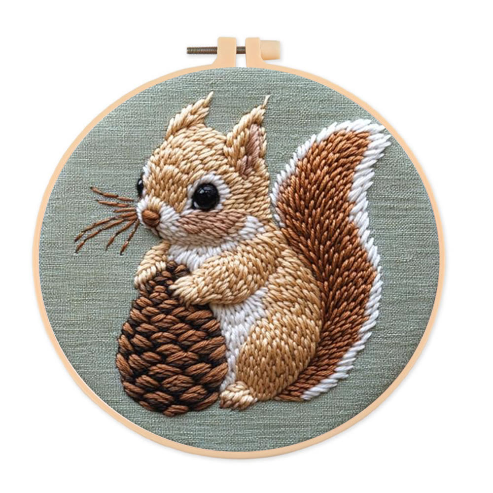 Eichhörnchen- und Tannenzapfen-Punch-Needle-Set – Winterliche Tierbastelidee | DIY-Weihnachtsgeschenke - 8-Zoll-Reifenset - image 1