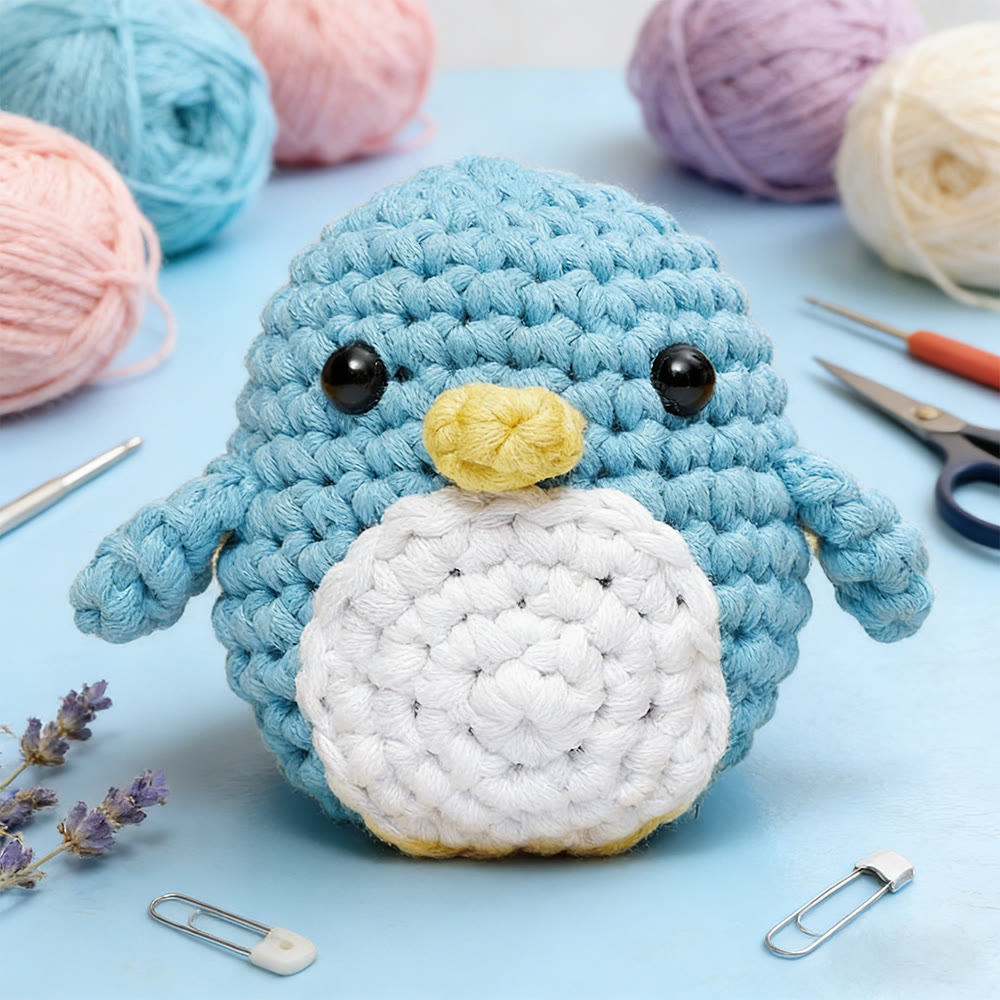 Buntes Pinguin-Häkelset zum Selbermachen – Niedliche Tierbastelidee | Handgemachte Zimmerdeko - Blau - image 1