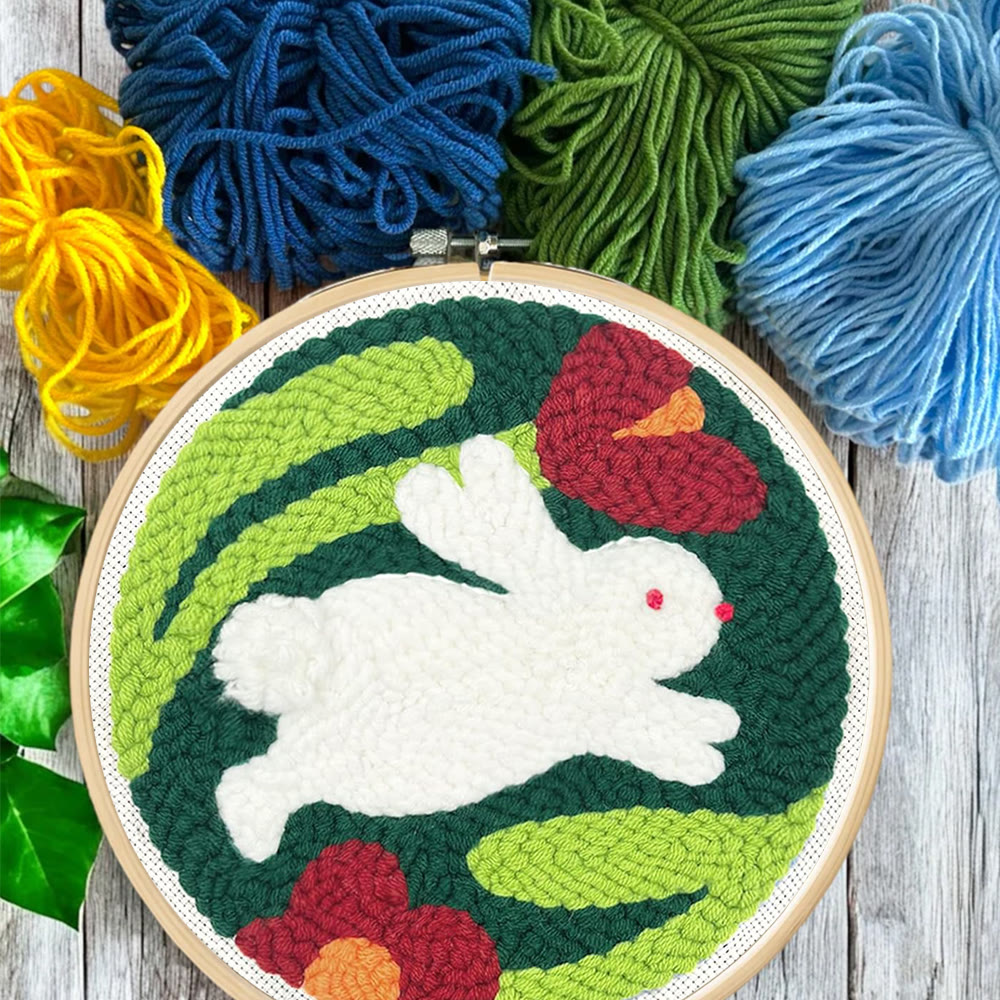 Springender Hase mit roten Blüten – Punch Needle Set – Lebhaftes DIY | Verspielter Akzent - image 10