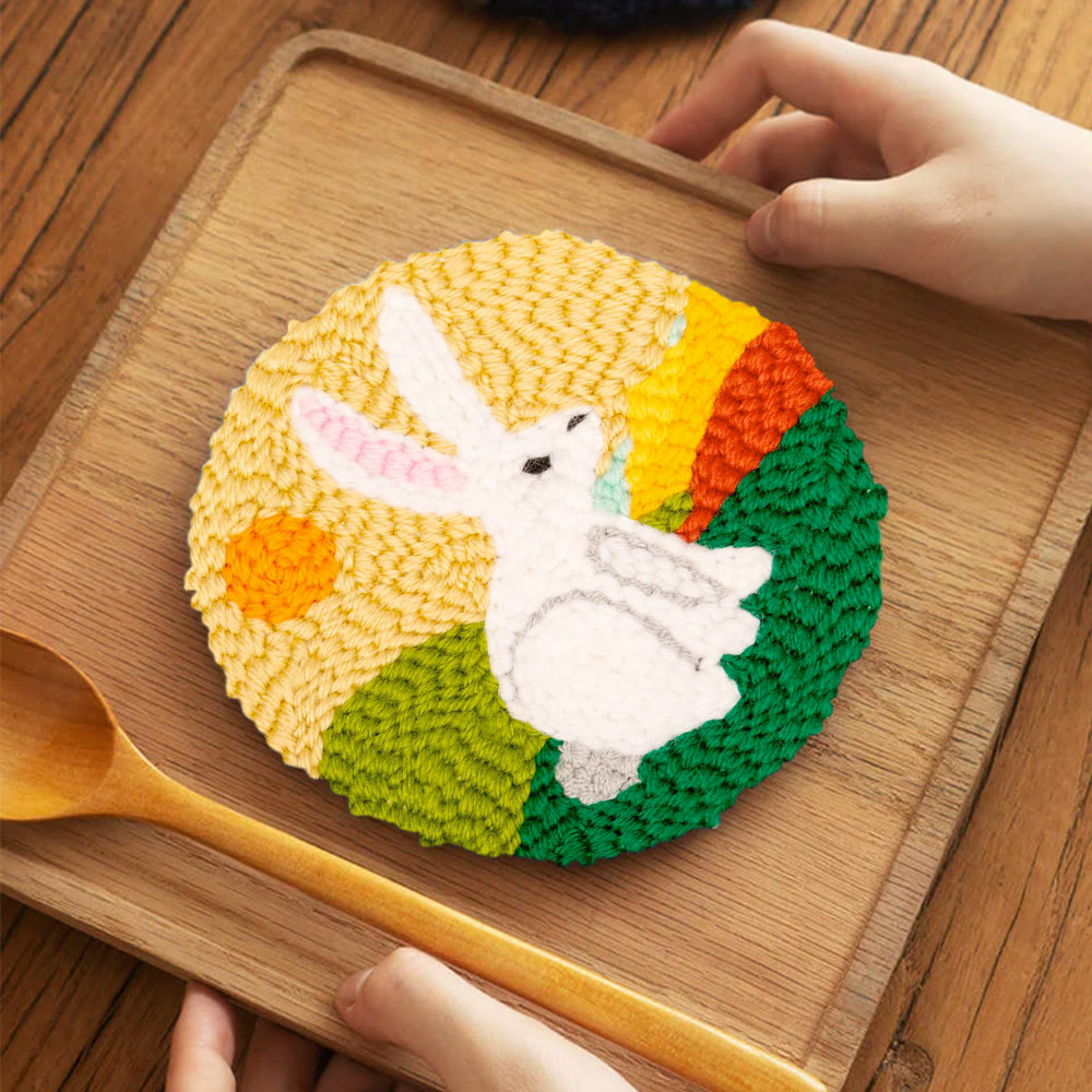 Sunny Meadow White Bunny Punch Needle Kit – Schnelles Bastelprojekt | Frühlings-Highlight - 5-Zoll-Untersetzer-Set - image 4