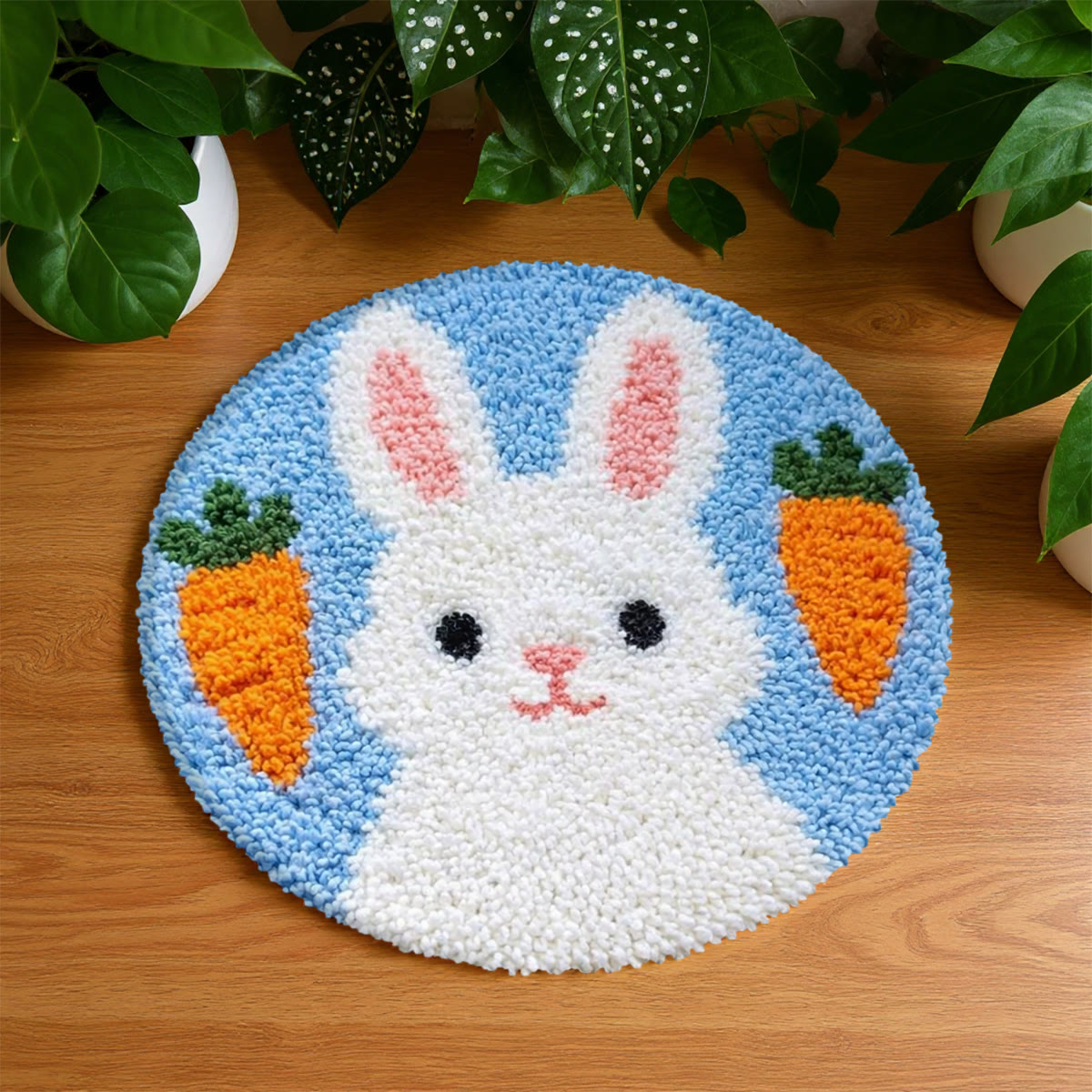 Rubbyoo Knüpfteppich-Set – Hase mit Karotte | Bodendekoration für Zuhause | Perfektes Weihnachtsgeschenk - 48×48cm - image 1