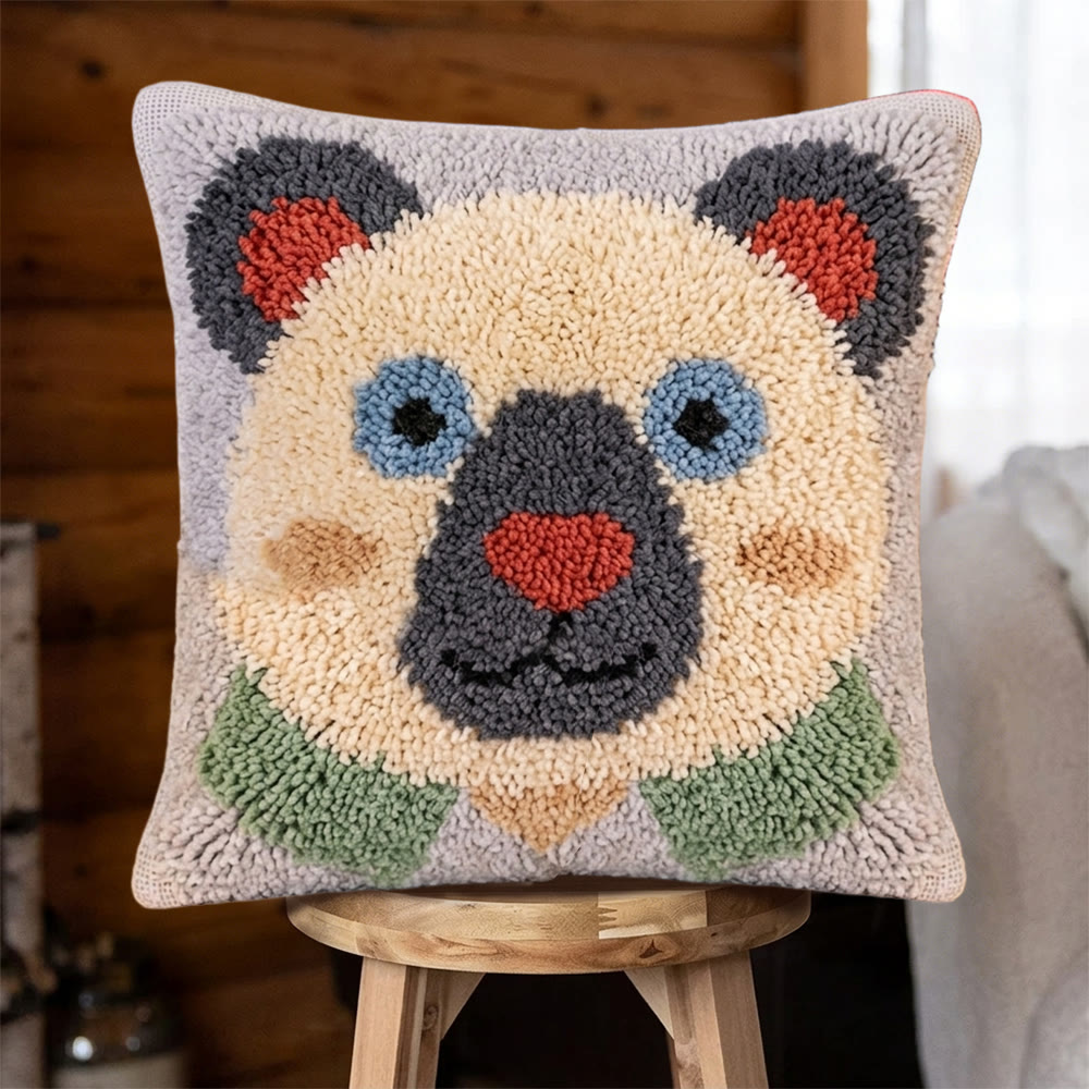 Rubbyoo Knüpfkissen-Set – Niedlicher Bär | DIY-Geschenk zum Einzug | Kreatives Garnhandwerk - 43 x 43 cm - image 1