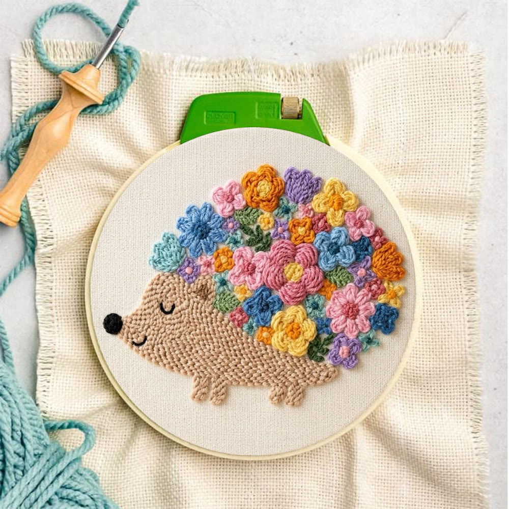 Niedliches Igel-mit-Blumen-Punch-Needle-Set – Rucksack-Hängedeko | Einzigartiges handgefertigtes Geschenk - image 3