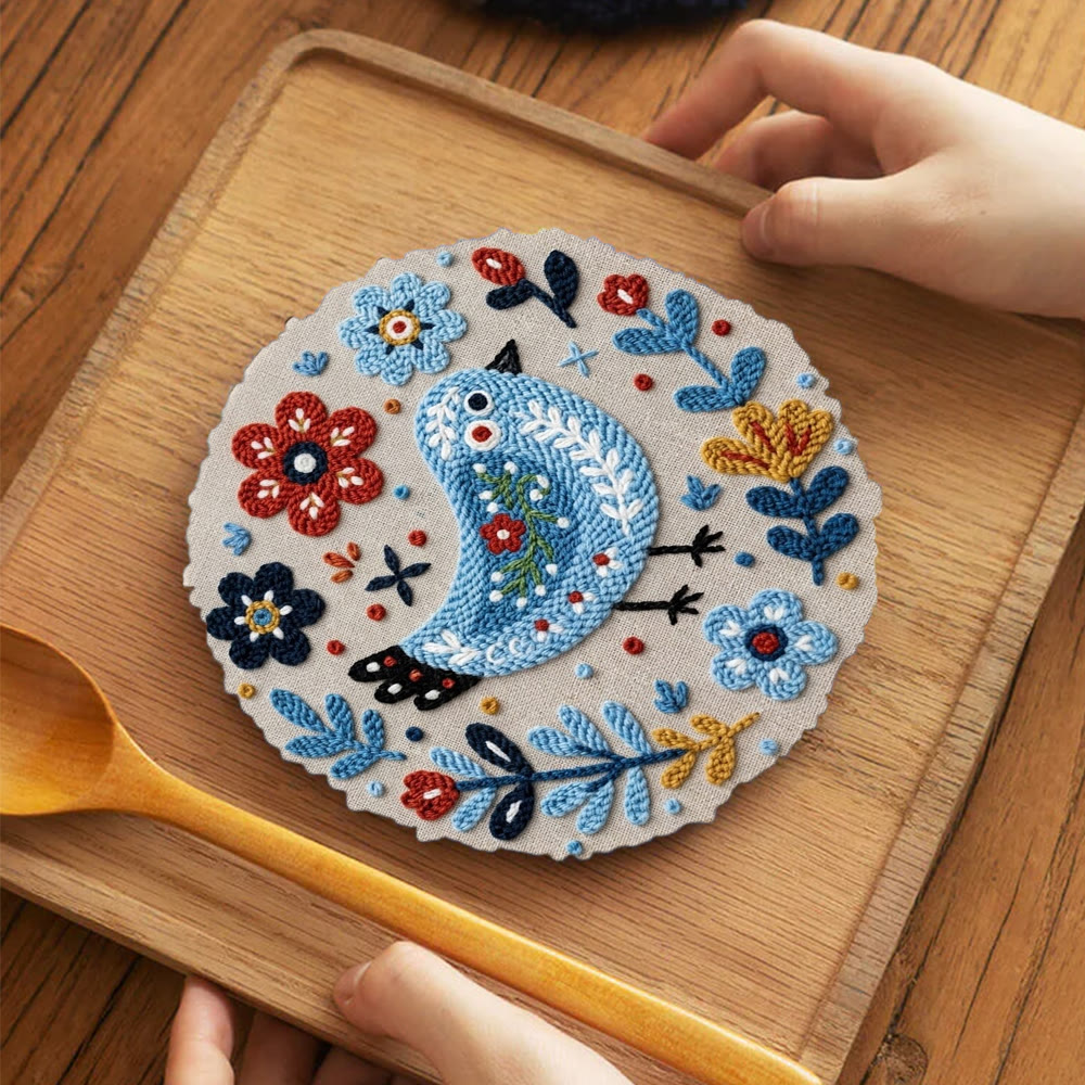 Volkskunst-Punch-Needle-Set „Blauer Vogel zwischen Blüten“ – Exquisite Heimdekoration | Ideal für Anfänger - 5-Zoll-Untersetzer-Set - image 3