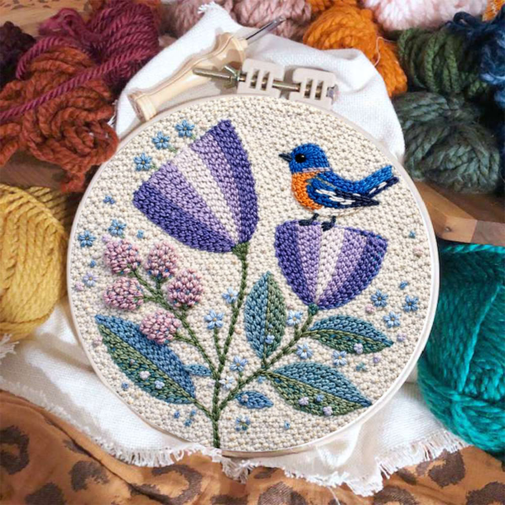 Lila Blume mit kleinem Vogel – Punch-Needle-Set – Gemütliche Wohndekoration | Einfach selbstgemachte Kunst - image 5