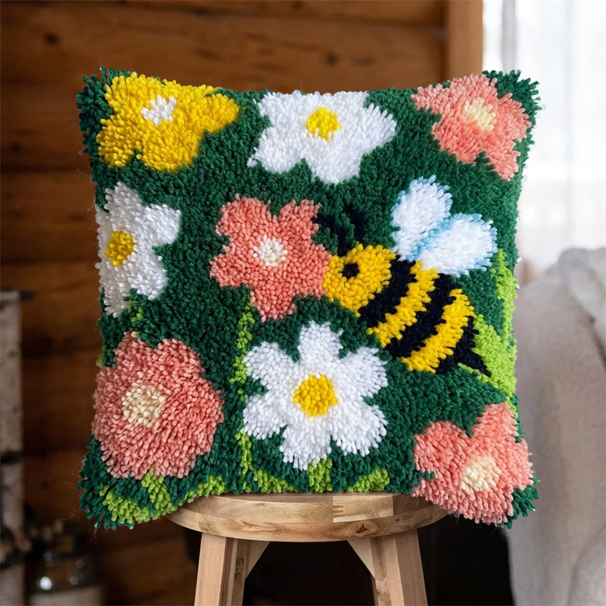 Rubbyoo Knüpfkissen-Set – Biene und Blumen | DIY-Sofadeko | Kreatives Geschenk aus Garn - 43 x 43 cm - image 1