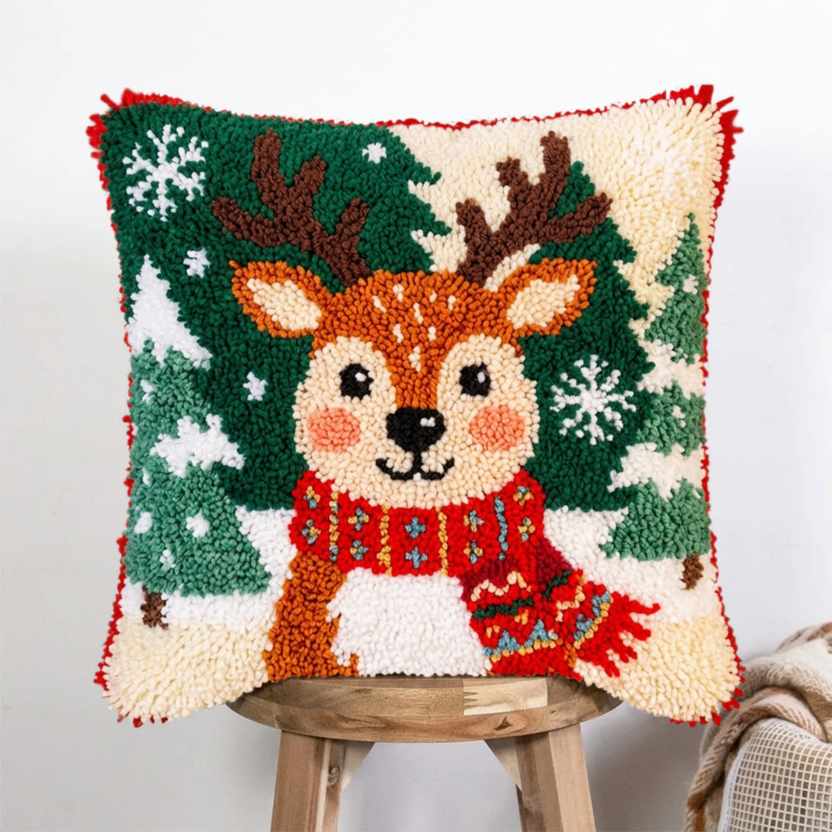 Rubbyoo Knüpfkissen-Set – Niedliches Rentier | DIY-Weihnachtskissenbezug | Ideal als Einzugsgeschenk - 43 x 43 cm - image 1