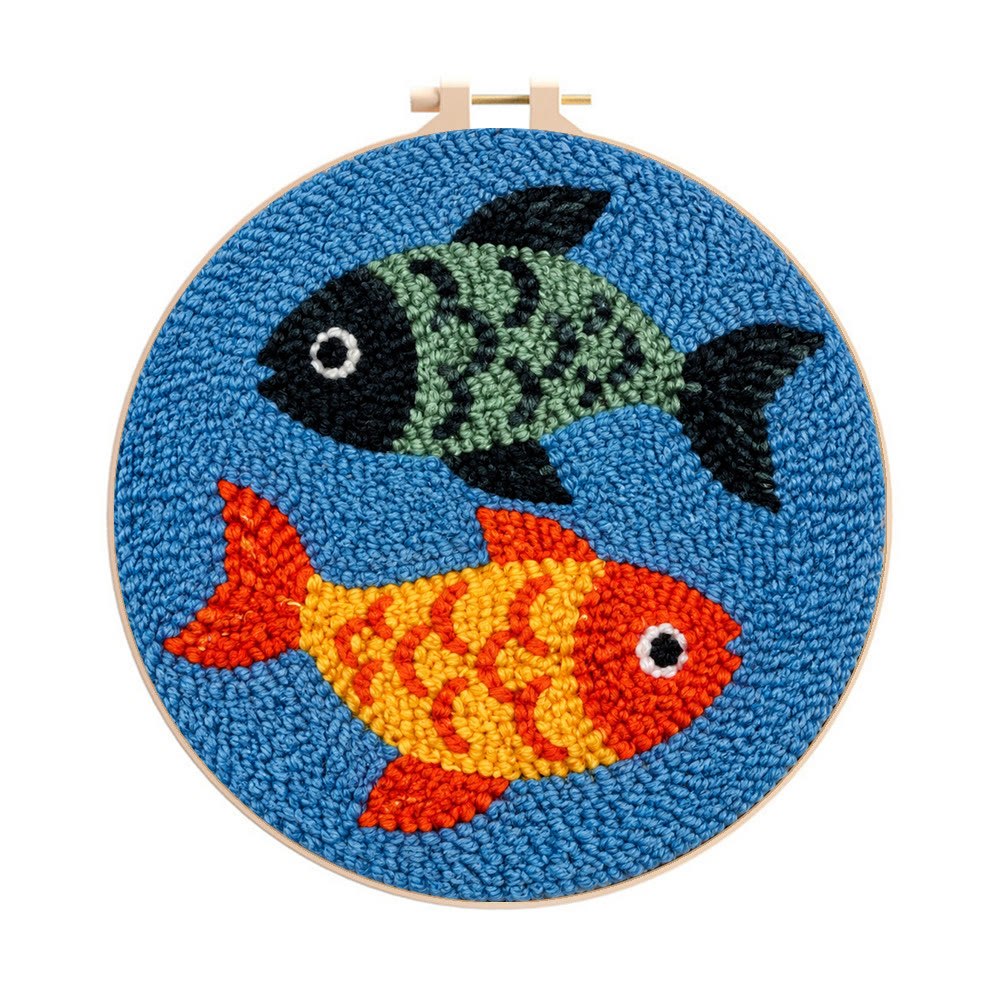 Doppeltes Goldfisch-Punch-Needle-Set – Ozean-inspiriertes Fischmotiv | Handgemachtes Geschenk für Bastelliebhaber - 8-Zoll-Reifenset - image 1