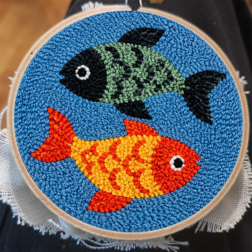 Doppeltes Goldfisch-Punch-Needle-Set – Ozean-inspiriertes Fischmotiv | Handgemachtes Geschenk für Bastelliebhaber - image 2