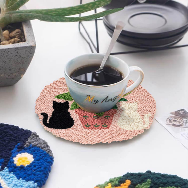 Punch-Needle-Set mit schwarz-weißer Katze – Einzigartige rosa Wohndekoration | Kreatives Einzugsgeschenk - 5-Zoll-Untersetzer-Set - image 11