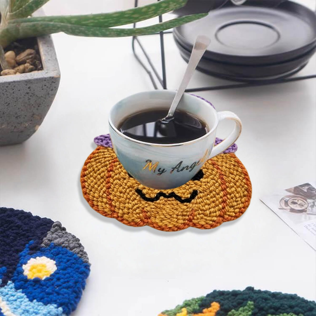Magisches Kürbis-Stanznadel-Set – Verspielte Zimmerdekoration | Untersetzer für besondere Halloween-Atmosphäre - 5-Zoll-Untersetzer-Set - image 9